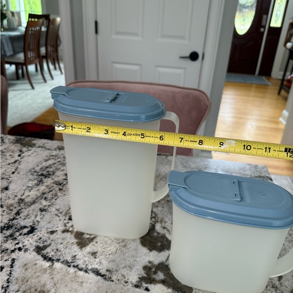 Tupperware Slim Line Refrigerator Pitchers - Picture 7 of 11